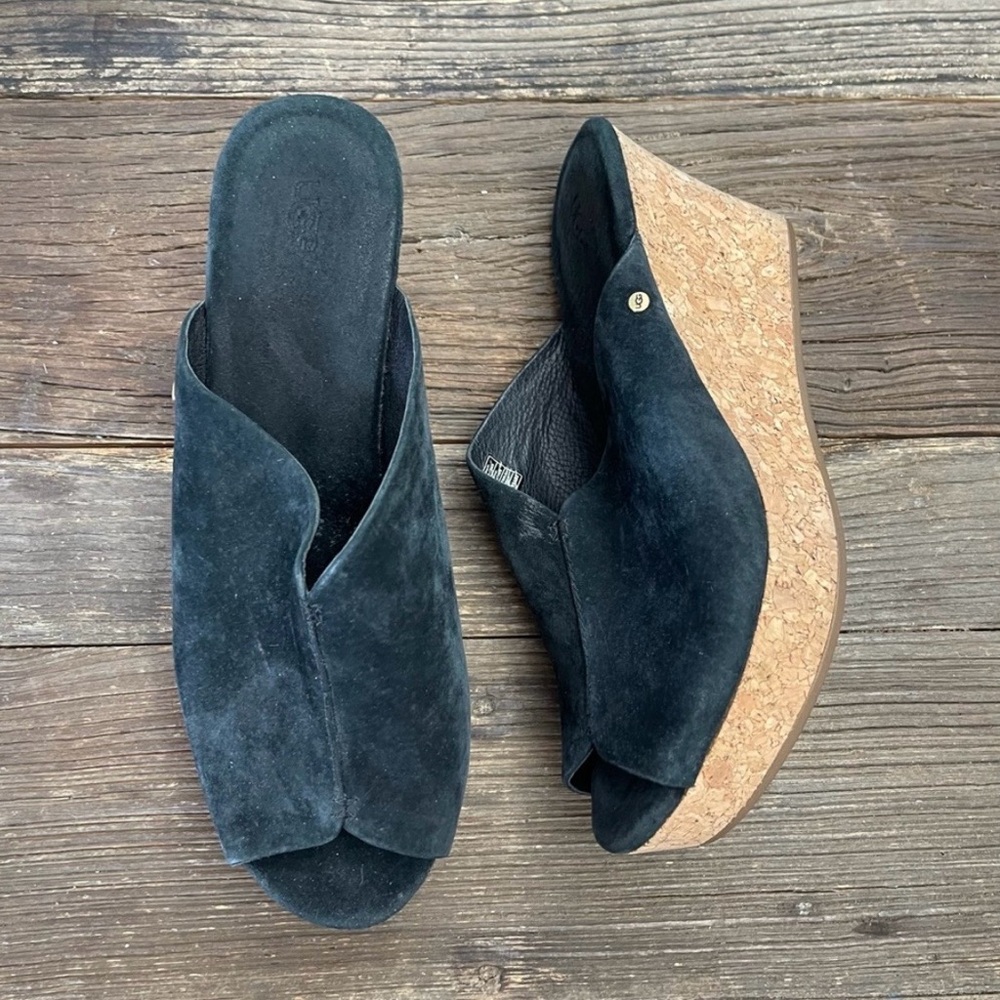 UGG Women's Dominique Suede Sandals In Black. Great condition! Size 9.